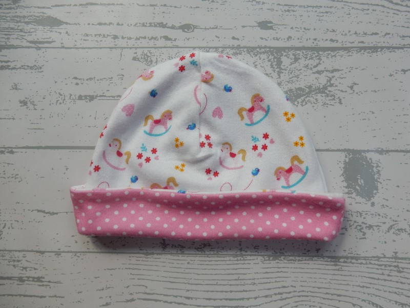 Hema newborn mutsje roze wit stipjes paardjes bloemetjes 1 maat