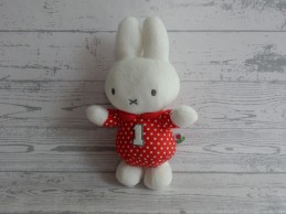 Nijntje knuffel rammelaar velours rood wit stippen cijfer 1