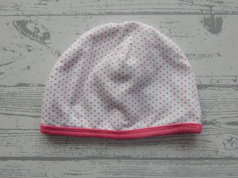 Prenatal babymutsje wit roze stipjes maat 56-62