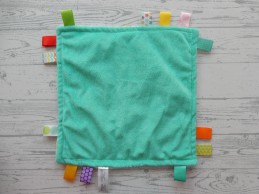 Bright Starts Taggies knuffeldoek velours wit groen geel wave golfjes