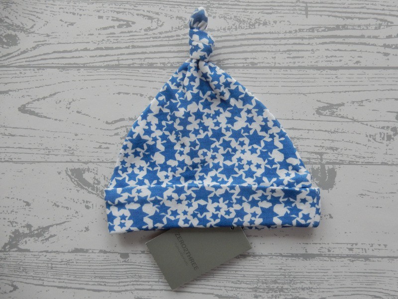 Zero2three babymuts wit blauw sterren maat 50-56