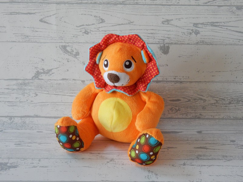Playgro knuffel velours oranje blauw leeuw
