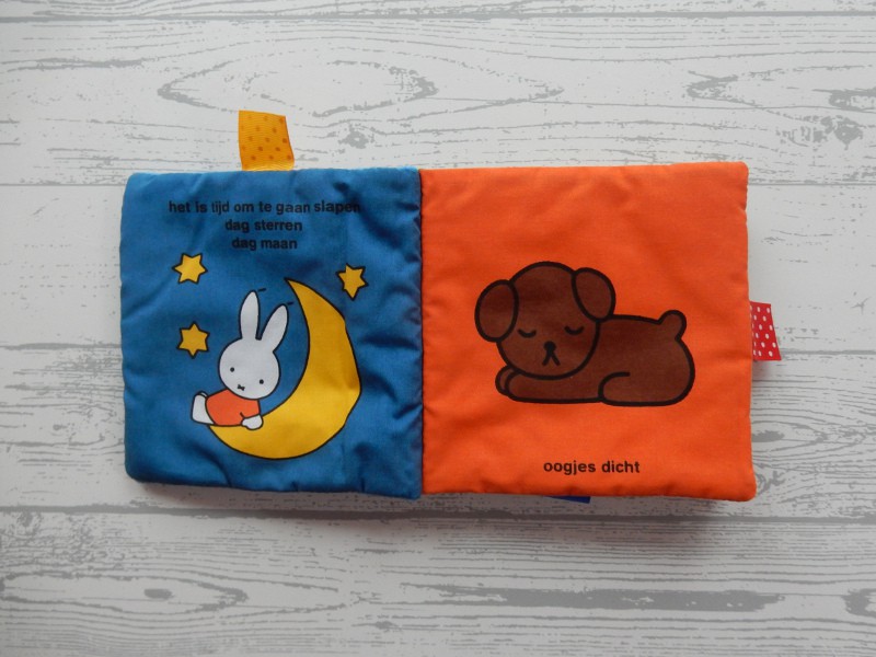 Nijntje stoffen labelboekje velours blauw oranje geel Iedereen Slaapt