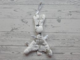 Petit Villain knuffeldoek speendoek katoen wit grijs konijn