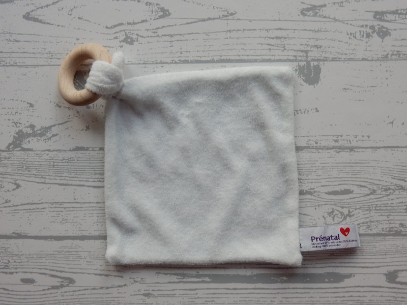 Prenatal knuffeldoekje badstof wit tricot groen blaadjes houten ring