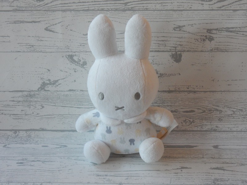 Nijntje knuffel rammelaar zittend velours wit geel grijs 27 cm