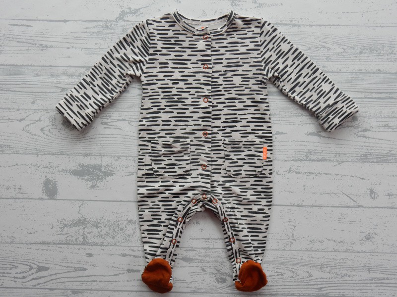 Hema newborn jumspuit zwart streepjes dessin maat 50