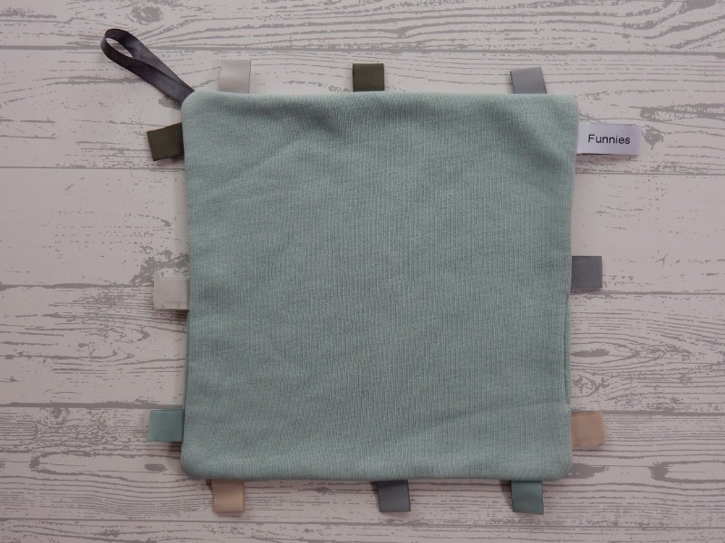 Funnies labeldoek tricot groen stone green labels