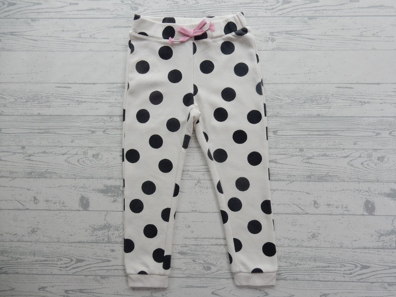 H&M sweatpants gebroken wit zwart stippen maat 104