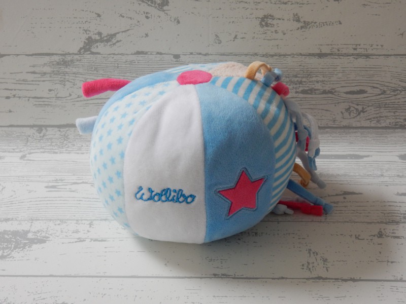 Lillebi Wollibo Simba knuffel activity bal velours blauw wit roze