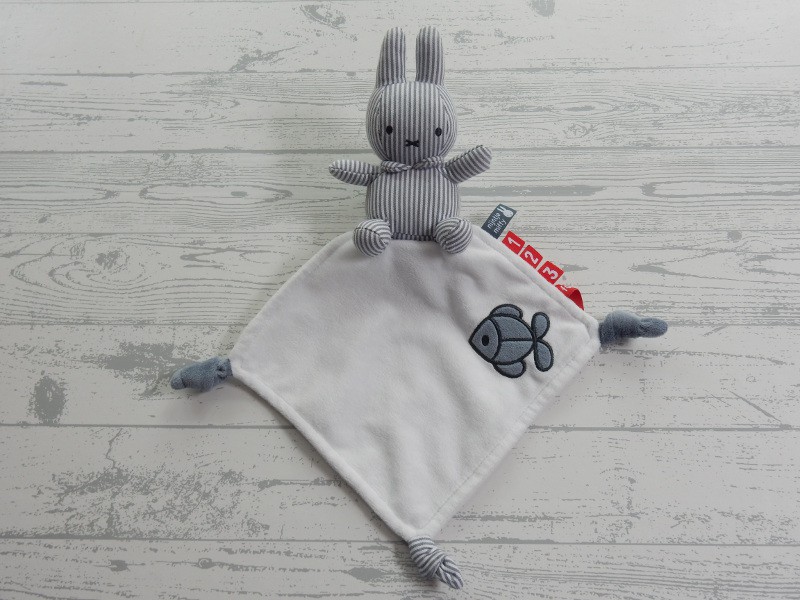 Nijntje knuffeldoek velours wit blauw streep visje Fun at Sea