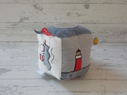 Nijntje knuffel kubus blauw grijs rood gestreept Fun at Sea