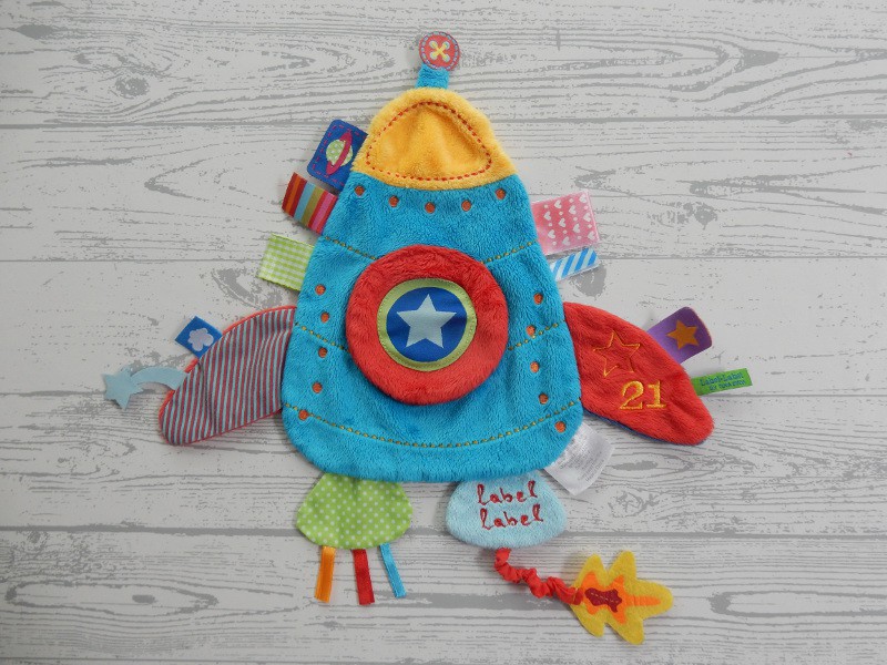Label Label knuffeldoek labeldoek velours blauw geel Holiday raket