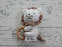 Blokker knuffel rammelaar met houten ring wit bruin leeuw
