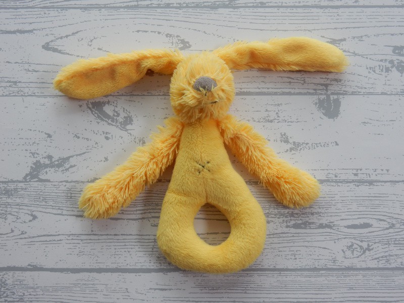 Happy Horse knuffel rammelaar velours geel Rabbit Richie tuttle