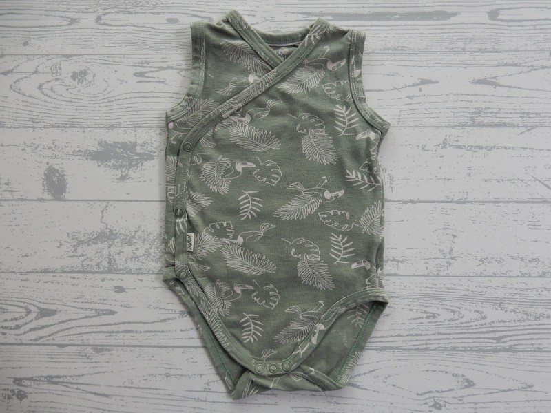 Prenatal romper zonder mouw overslag lichtgroen jungle maat 62-68