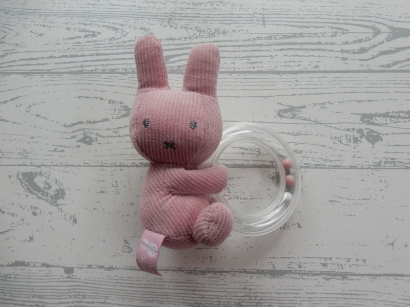 Nijntje ringrammelaar ribstof roze Pink Rib