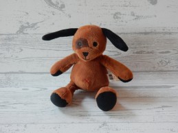 Hema knuffel velours bruin zwart rood kruisje hond