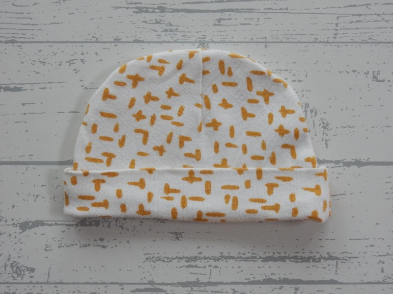 Hema newborn babymuts wit oker geel grafisch dessin 1 maat