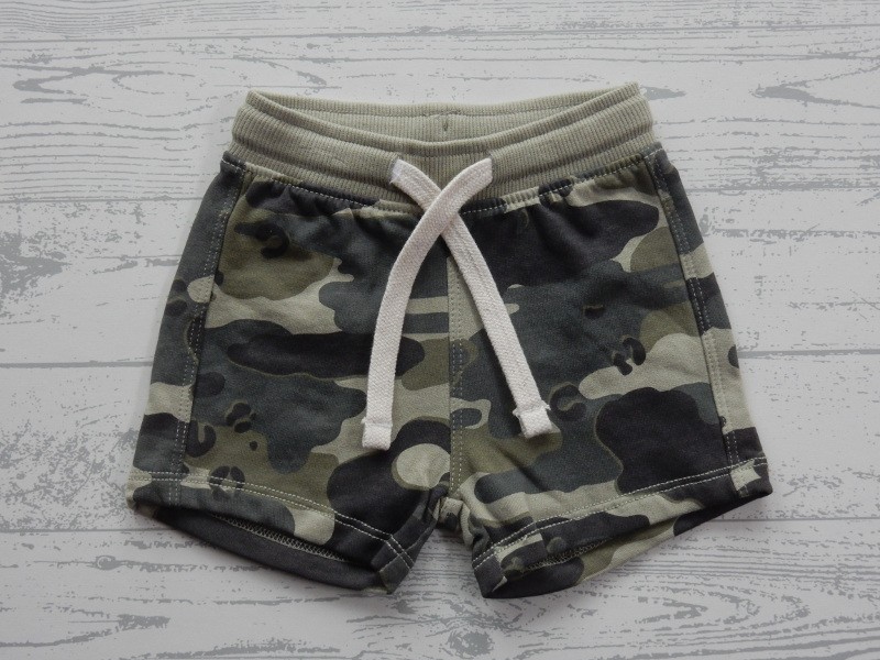 Hema baby sweatshort groen legergoen maat 56