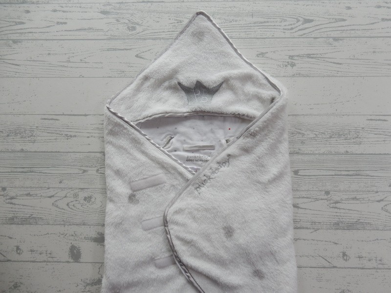 Puckababy GoGo wikkeldoek wit grijs rood hartjes Teddy Heart