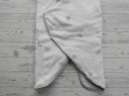 Puckababy GoGo wikkeldoek wit grijs rood hartjes Teddy Heart