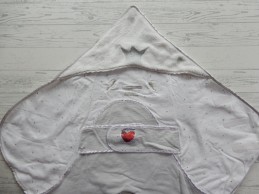 Puckababy GoGo wikkeldoek wit grijs rood hartjes Teddy Heart