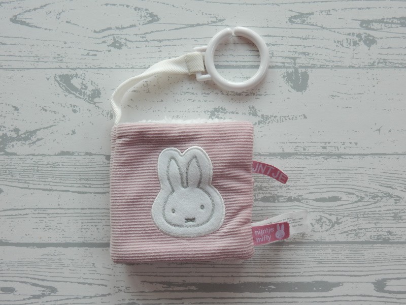 Nijntje activiteitenboek buggyboekje ribstof teddy roze letters