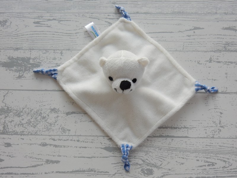 Nutricia knuffeldoek velours wit blauw lichtblauw geruit ijsbeer