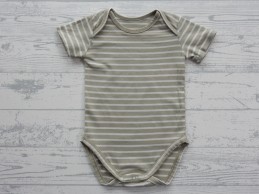 Hema romper korte mouw groen wit gestreept maat 62-68