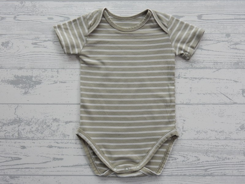 Hema romper korte mouw groen wit gestreept maat 62-68