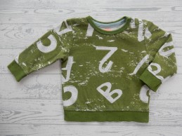 Hema sweater groen wit cijfers letters maat 68-74