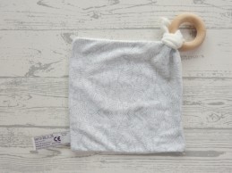 Prenatal knuffeldoekje badstof wit tricot lichtgroen houten ring