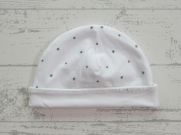Noppies babymutsje wit donkergrijs sterretjes