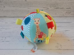 Sophie de Giraf pluche bal speelbal rammelaar velours rood blauw geel