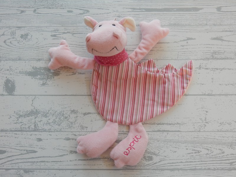 Esprit knuffeldoek velours katoen roze gestreept draak dino