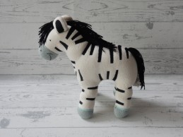 Beste Years Ltd knuffel gebreid katoen wit zwart zebra