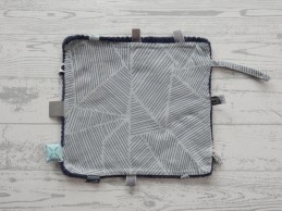 Snoozebaby knuffeldoek labeldoek velours donkerblauw grijs print