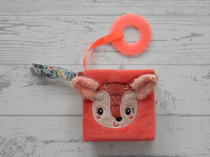 Lilliputiens kijk en speelboek velours roze hertje Stella