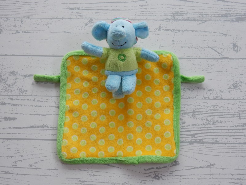 Prenatal Okide knuffeldoek velours groen geel stippen olifant