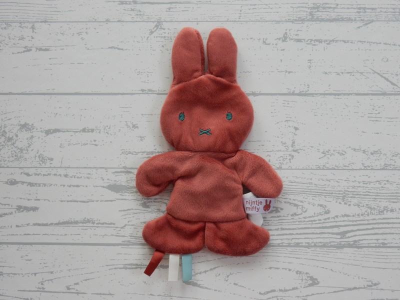 Nijntje knisperdoekje knuffeldoek velours roestbruin