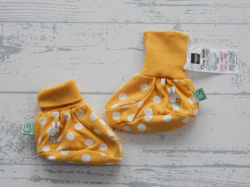 Hema newborn slofjes geel wit stippen Nijntje 1 maat