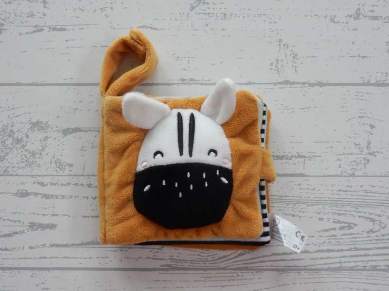 Kruidvat knuffel boekje velours wit bruin blauw knisper zebra
