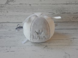 BamBam knuffel rammelaar velours zachte bal grijs wit kroon