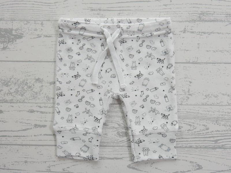 Hema newborn broekje wit zwart dessin doodles maat 50