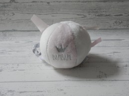 BamBam knuffel rammelaar velours zachte bal grijs wit roze hartje