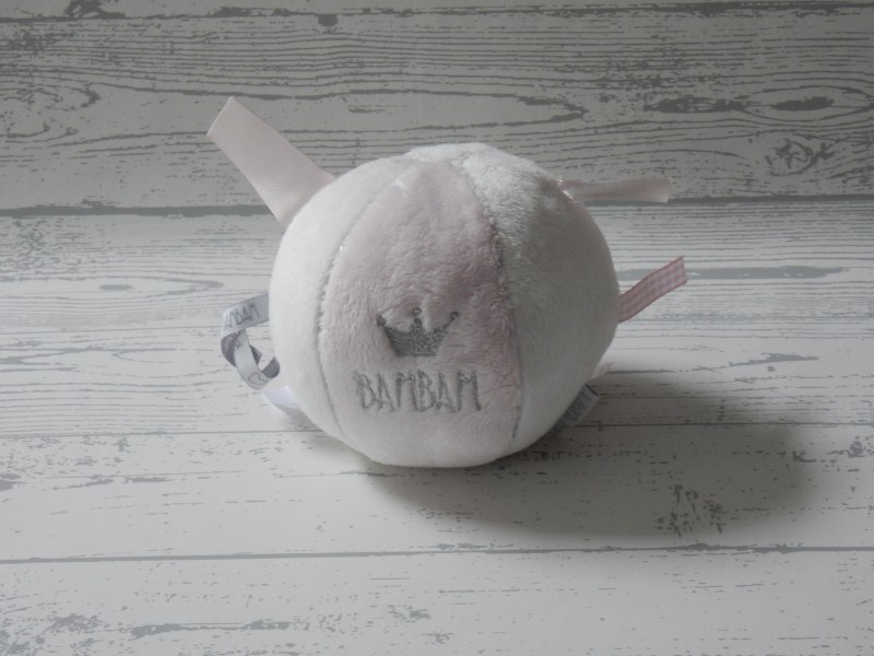 BamBam knuffel rammelaar velours zachte bal grijs wit roze hartje