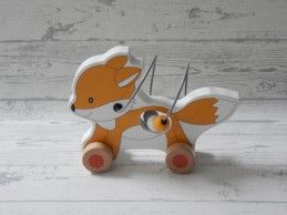 Houten figuur vos op wielen kralen spiraal