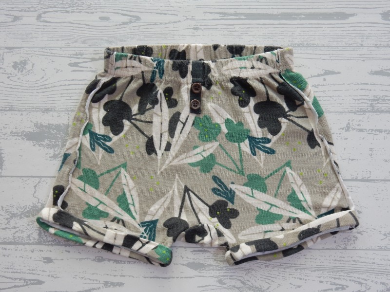 Hema short lichtgroen zwart wit bladeren print