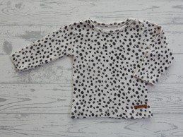 Prenatal longsleeve shirtje ribstof beige ecru zwart stippen